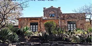 El escritor mendocino junto al fotógrafo Pedro Suzarte visitaron Ischilín y Loza Corral.
