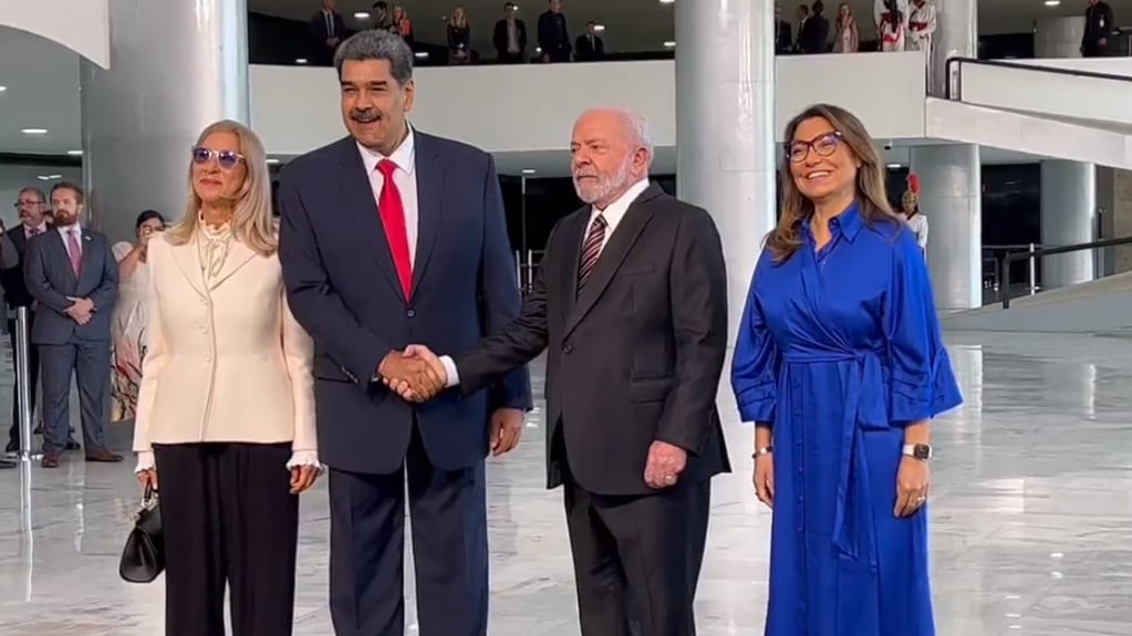 De izquierda a derecha: la primera dama Cilia Flores, Nicolás Maduro, Lula y Rosangela da Silva. Foto: Gentileza Redes