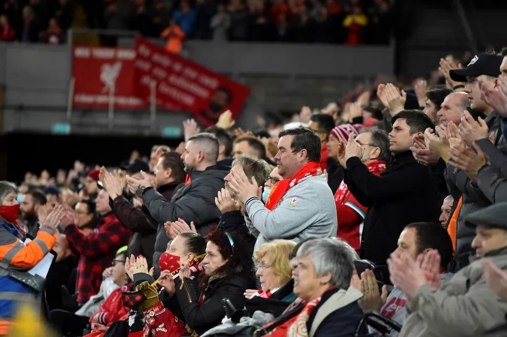 Los aplausos de los hinchas del Liverpool