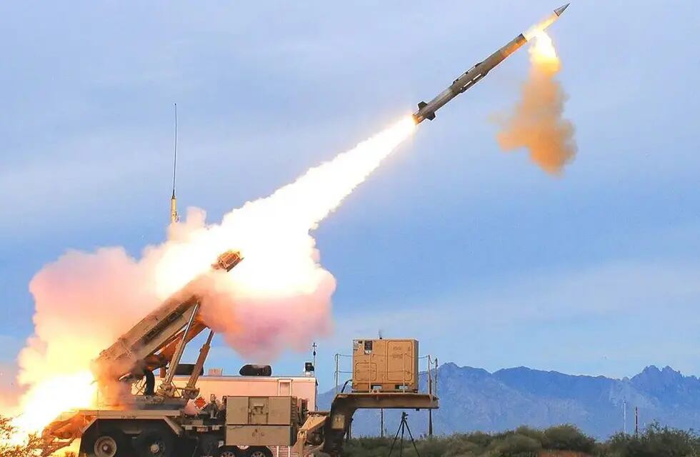 Sistema antimisiles Patriot.

Los misiles hipersónicos Kinzhal de Rusia han destruido 3 sistemas de defensa estadounidenses, aseguran las autoridades rusas.