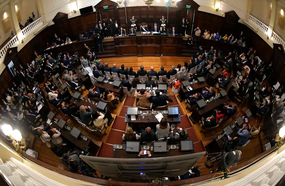 La Legislatura de Mendoza recibió al gobernador Rodolfo Suárez, quien brinda este domingo 1 de mayo su tercer discurso de apertura de sesiones ordinarias, en la Legislatura Provincial Foto:  Orlando Pelichotti / Los Andes