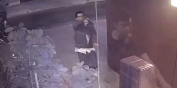 Video viral: un joven se salvó por segundos de ser asaltado por un delincuente a mano armada