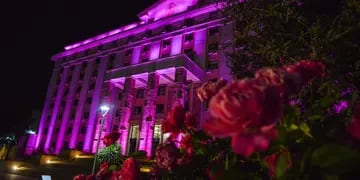 El 19 de octubre la Casa de Gobierno se iluminó de Rosa por el día del cáncer de mama