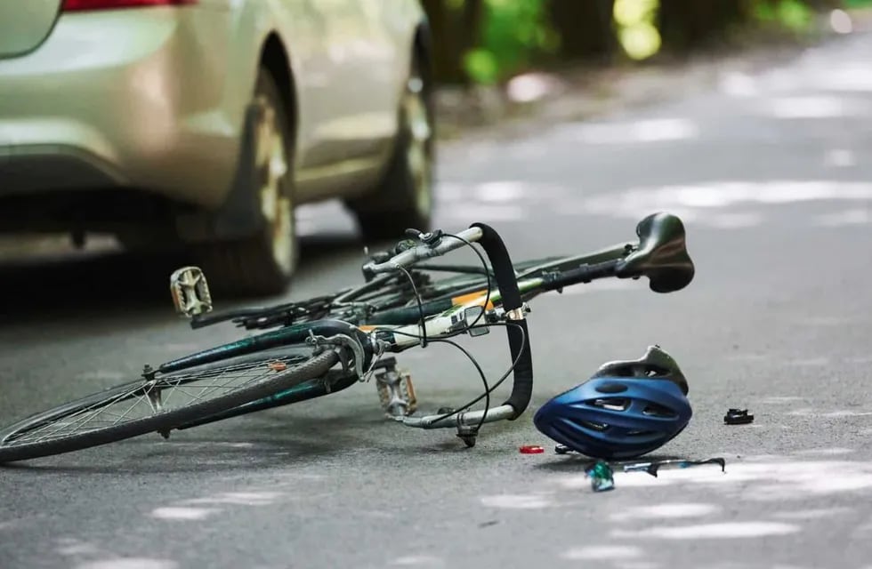 Una ciclista murió en Maipú tras ser embestida y arrastrada por un auto. Foto: imagen ilustrativa.