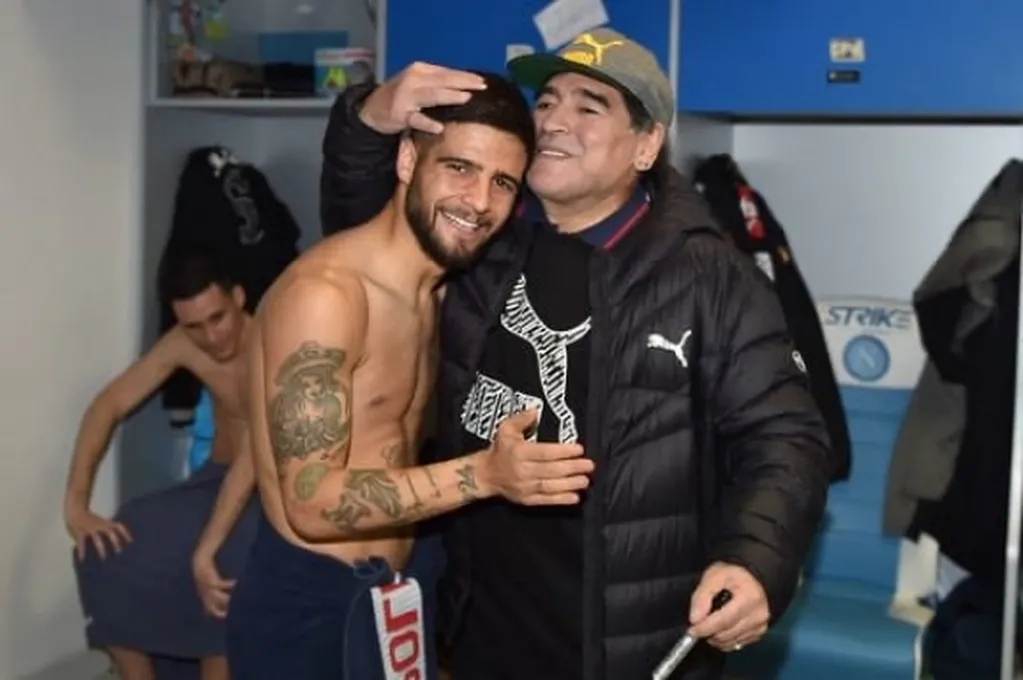 Lorenzo Insigne junto a Maradona