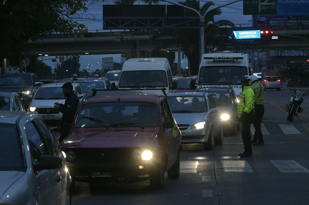A primera hora de este lunes hubo demoras y congestionamiento en Zapata y Costanera por la movilización de transportistas de personas con discapacidad. 