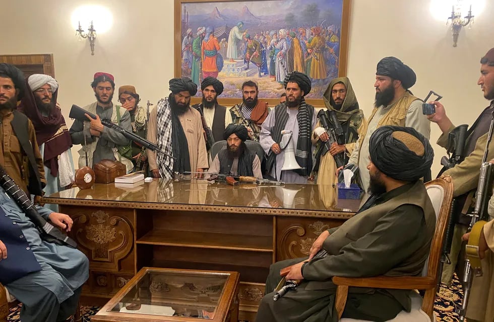 Representantes del gobierno talibán