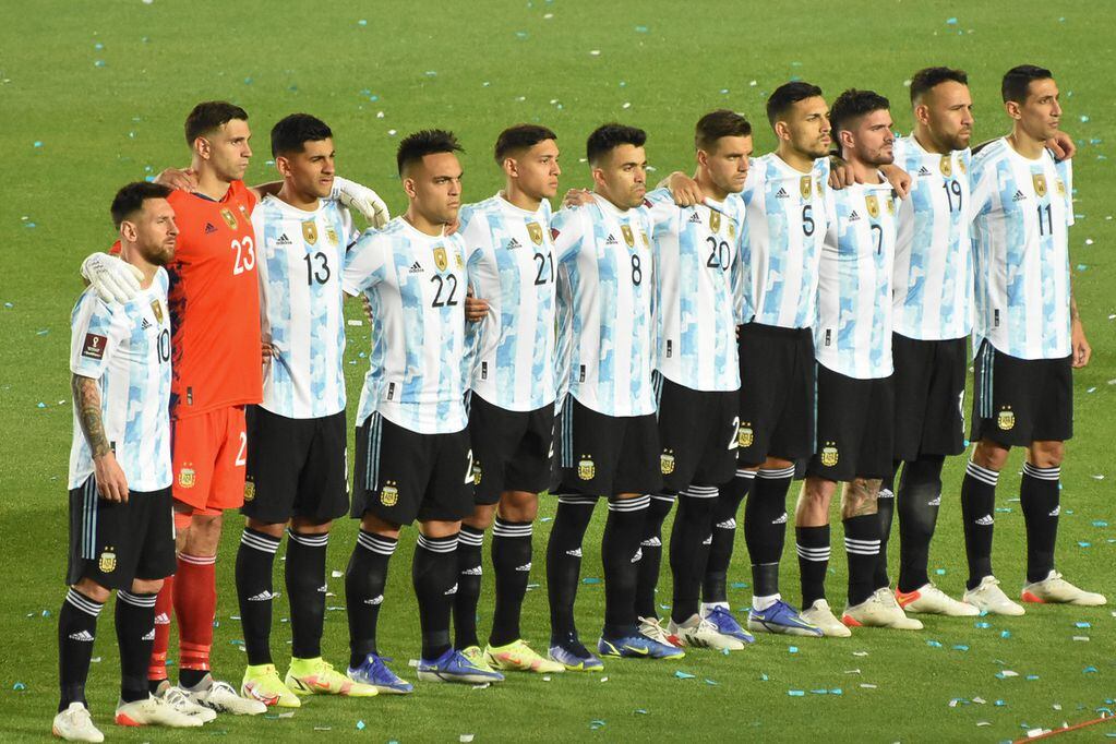 A la Selección Argentina se le viene Italia como próximo compromiso, en el que no estará Paredes. / Mariana Villa
