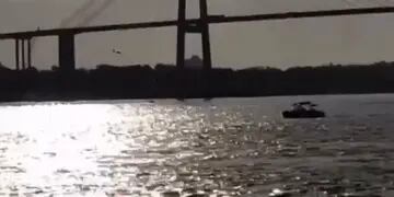 Río Paraná: pasó por debajo del puente con su avioneta y recibirá una sanción