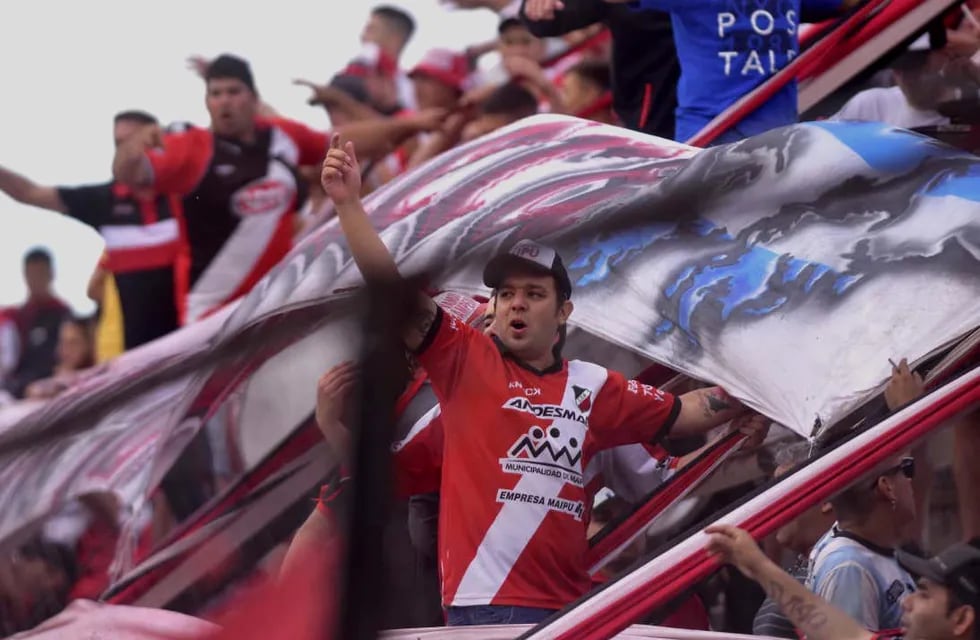 Floja presencia y fastidio en el Estadio del Deportivo Maipú