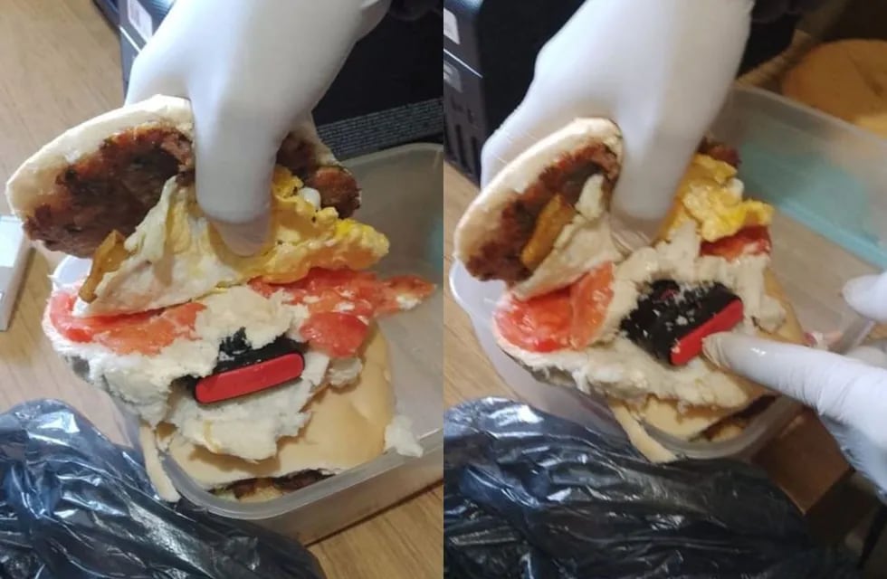 El celular estaba oculto dentro de un sándwich.