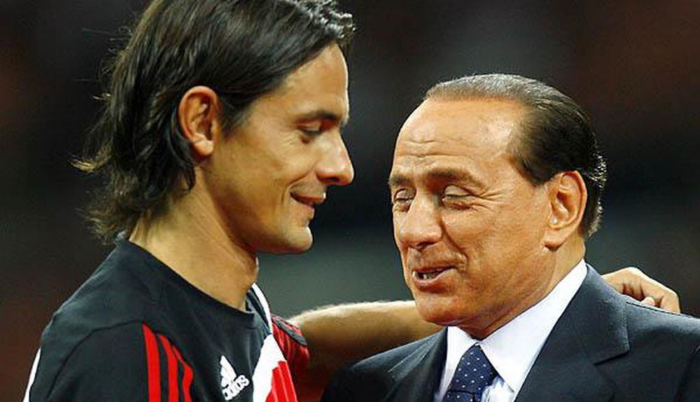 Berlusconi y Filippo Inzaghi, en tiempos felices con el Milan. El ex Cavaliere fue presidente del club durante muchos años.