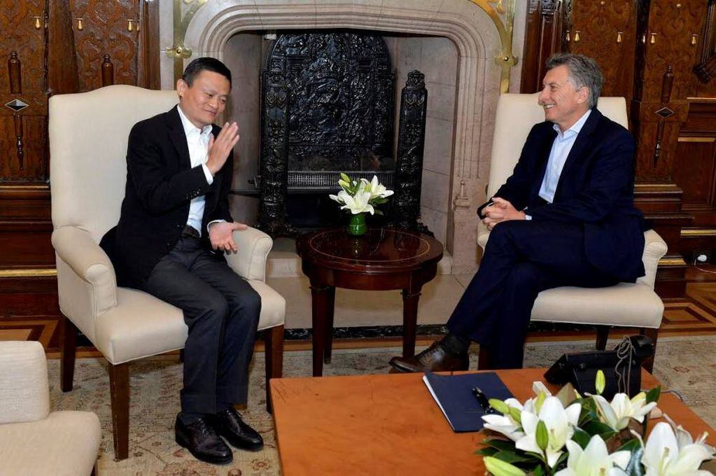 Jack Ma, co fundador de Alibaba, reunido con el ex presidente Mauricio Macri. Foto: DyN
