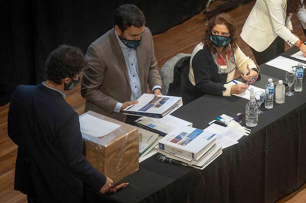 En julio del 2020, se realizó en la Nave Universitaria, la apertura de sobres para el aprovechamiento hidroeléctrico multiproposito. Foto: Ignacio Blanco / Los Andes
