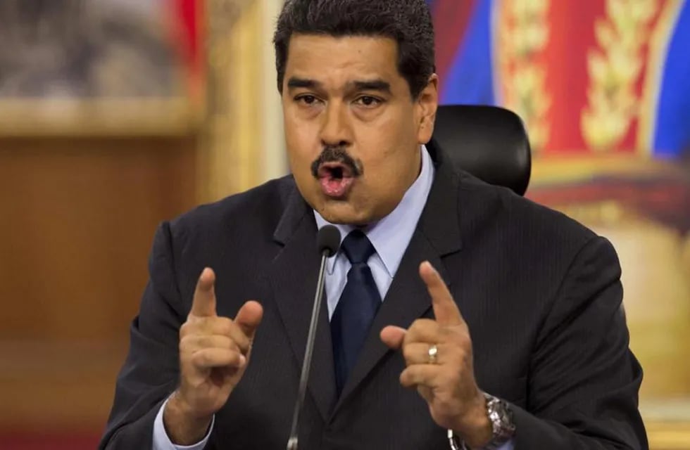 Nicolás Maduro anunció este sábado el aumento del salario mínimo, pero no alcanza para adquirir la canasta básica. - AP