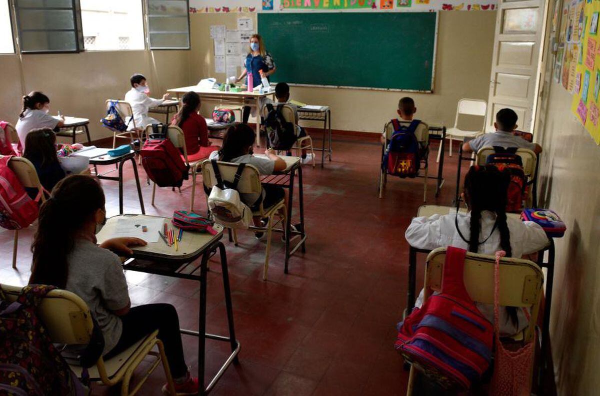 El Ministerio de Educación porteño anunció que retirará ayuda social a las familias de alumnos que no cumplan con la asistencia obligatoria. (Ramiro Pereyra)