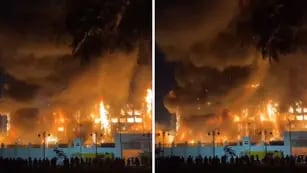 Un impresionante incendio en un cuartel policial en Egipto dejó al menos 45 personas heridas