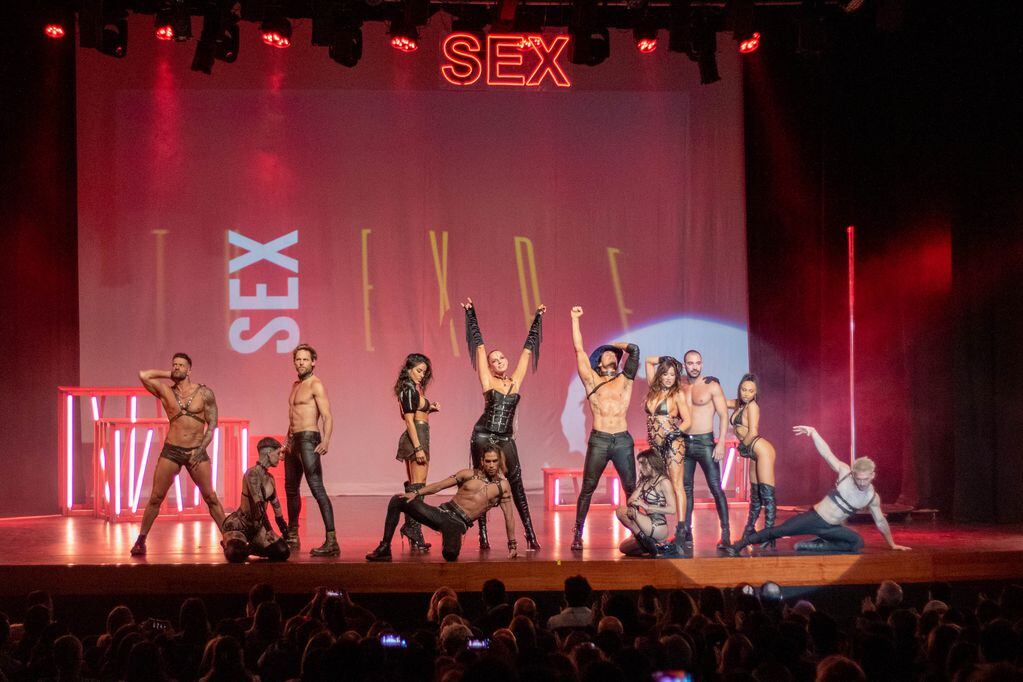 Sex llegó al Teatro Mendoza e inquietó al público local.