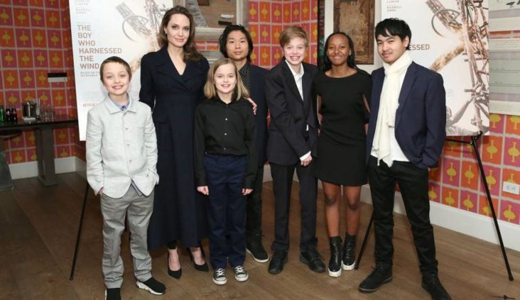 Angelina Jolie con Knox, Vivienne, Pax, Shiloh, Zahara y Maddox.