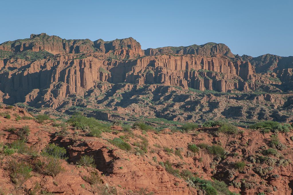 Desde el Mirador se pueden observar distintas formaciones geológicas: El Jume, El Toscal y la Cruz y Lagarcito. (Gentileza: Administración de Parques Nacionales)