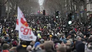Multitudinarias protestas en Francia contra la reforma previsional