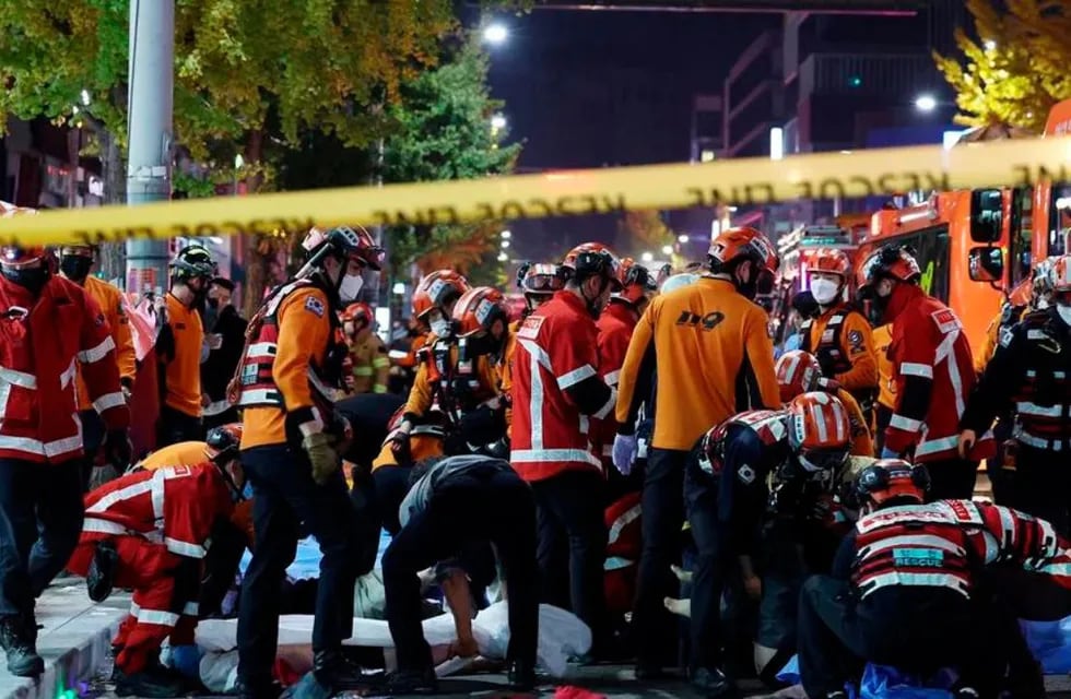 Al menos 59 muertos y más de 150 heridos tras una estampida durante las celebraciones de Halloween en Seúl. / Foto: Gentileza