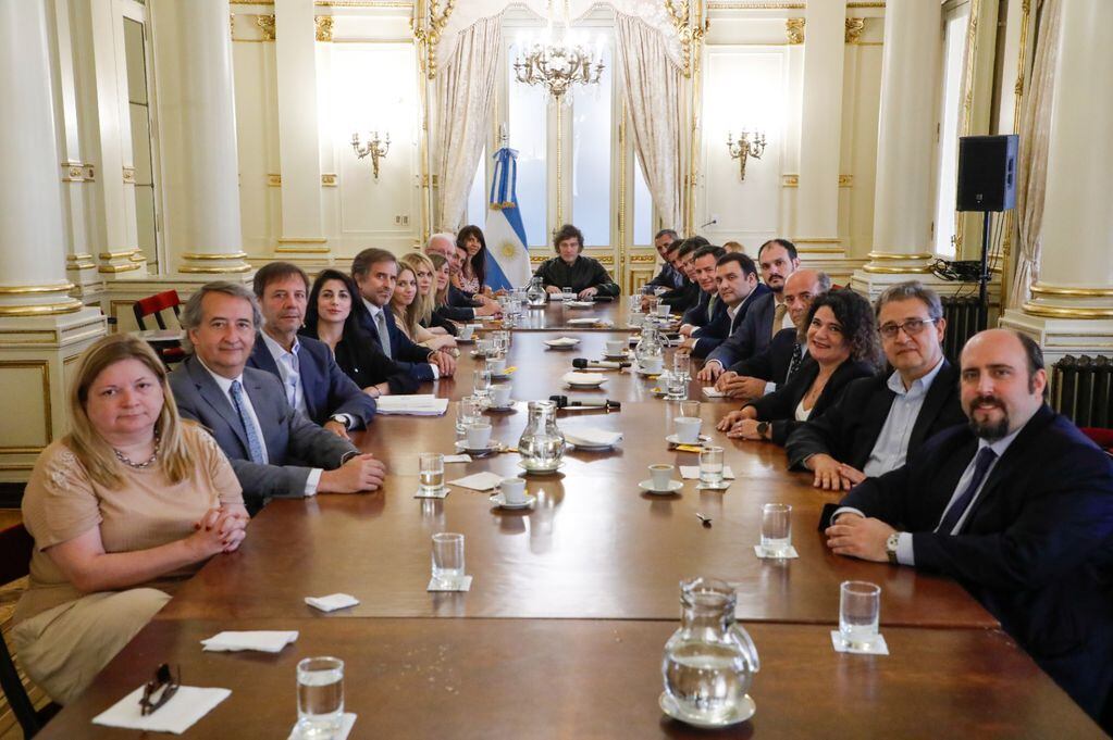 Se inauguró una mesa tripartita entre el Poder Ejecutivo, Martín Menem y los tres bloques colaborativos. Foto: Prensa Nación