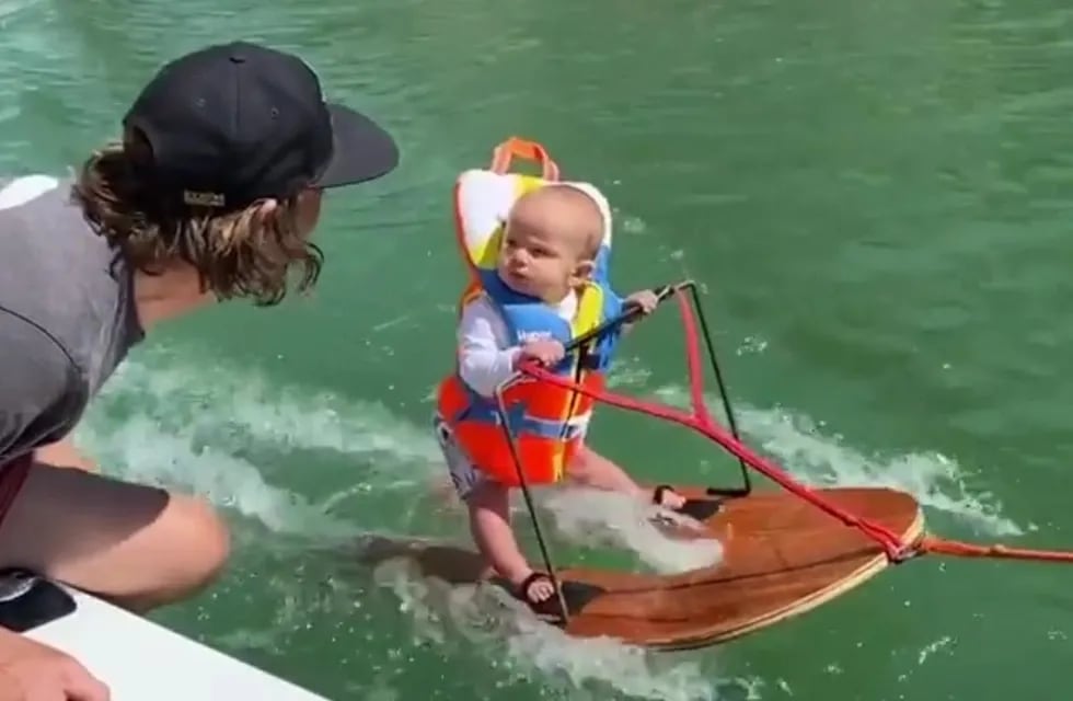 El pequeño Rich se transformó en la persona más joven en esquiar en el agua a sus seis meses. Foto: Instagram.