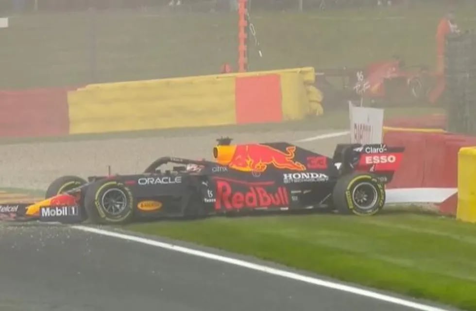 Max Verstappen terminó al frente en Bélgica a pesar de un golpe