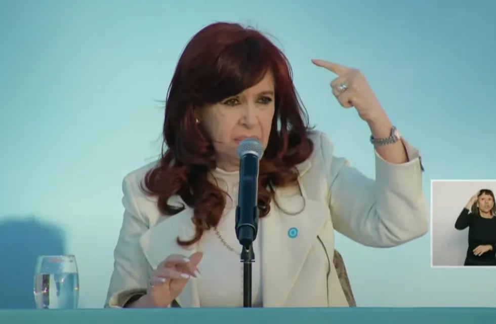 Cristina Kirchner reapareció en público en la inauguración del microestadio "Presidente Néstor Kirchner" en Quilmes. - Foto: Captura