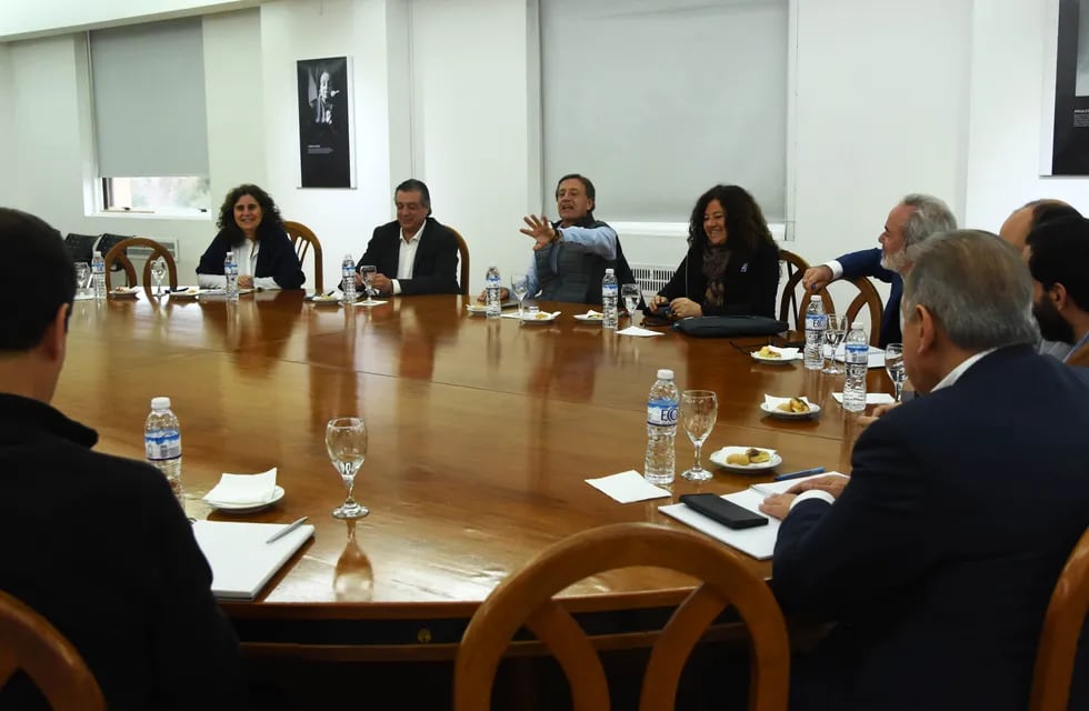 Rodolfo Suárez convocó a una reunión de gabinete en Casa de Gobierno. Prensa Mendoza