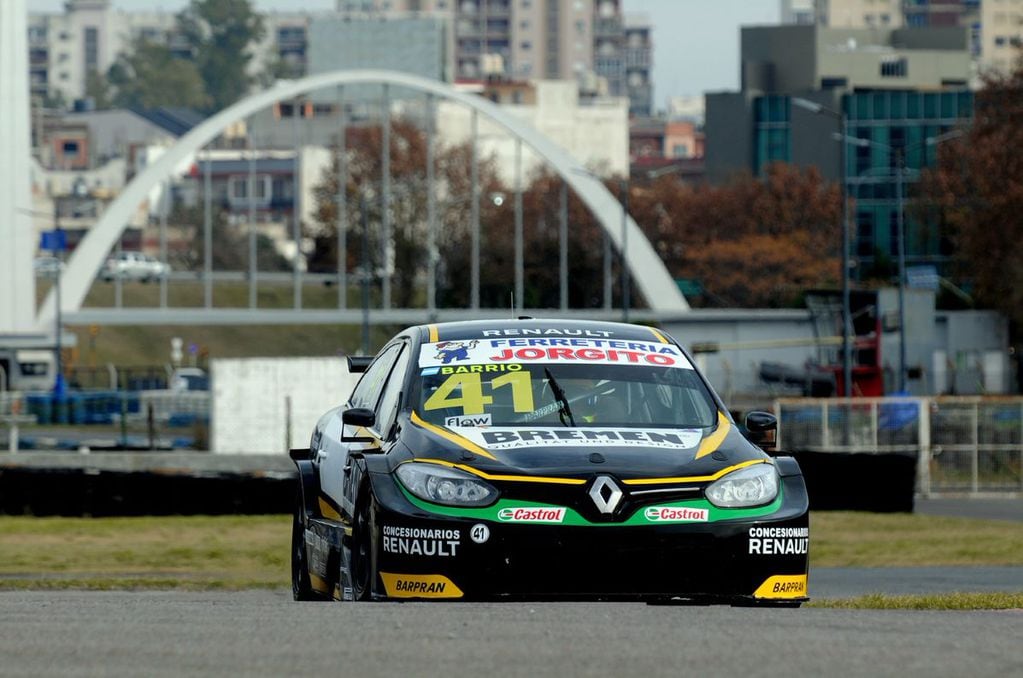 El piloto de Pinamar continúa en la cima del torneo de TC2000 luego de la fecha que se disputó en el autódromo de Buenos Aires.