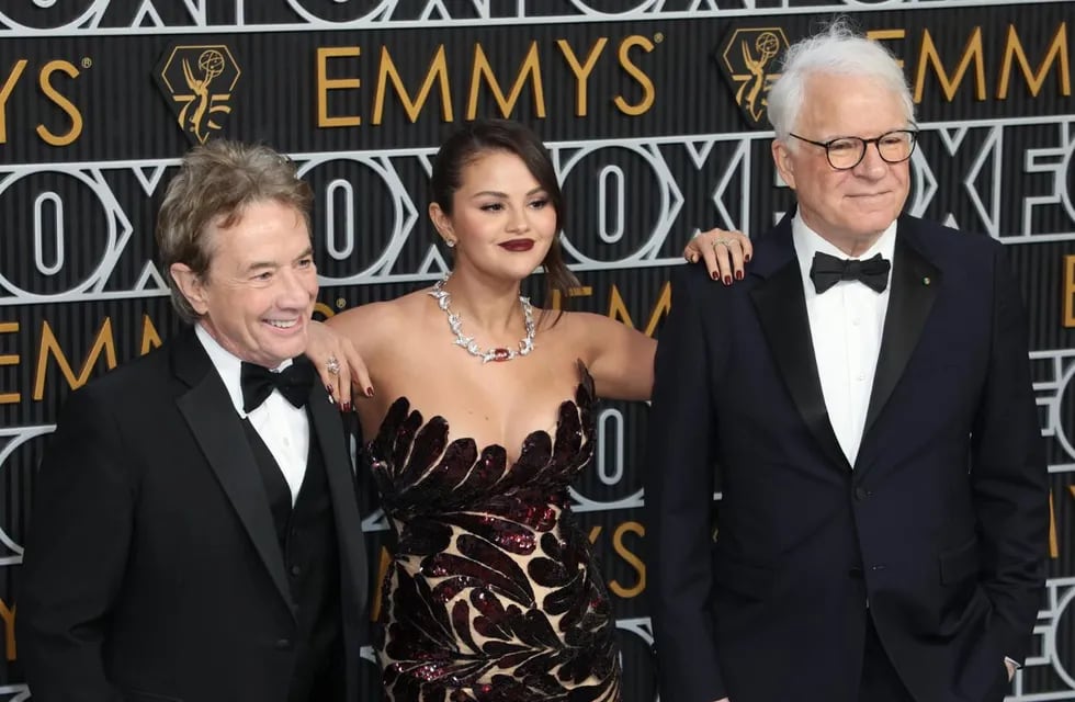 Los Angeles (United States), 16/01/2024.- (L-R) Martin Short, Selena Gomez and Steve Martin arrive for the 75th annual Primetime Emmy Awards ceremony held at the Peacock Theater in Los Angeles, California, USA, 15 January 2024. The Primetime Emmys celebrate excellence in national primetime television programming. EFE/EPA/DAVID SWANSON
