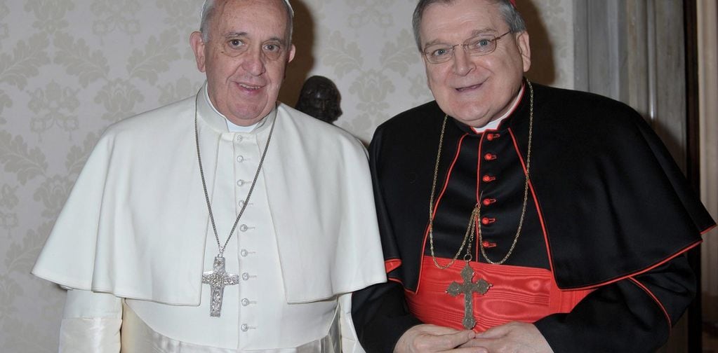 El papa Francisco y el cardenal Burke en el 2015. Foto: EFE.