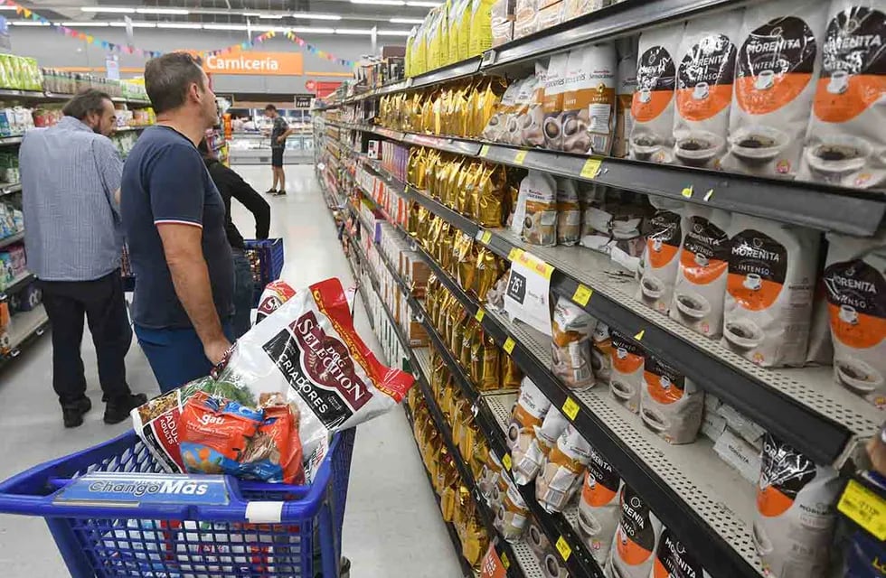 Los productos importados empiezan a hacerse un lugar en las góndolas de los supermercados de Mendoza. Foto: Los Andes
