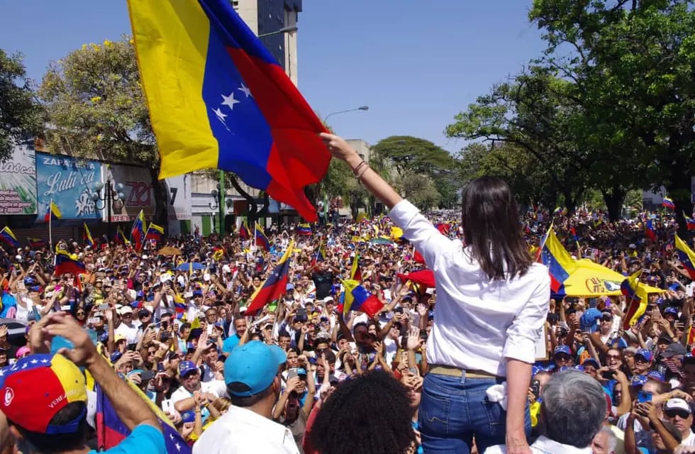 Corina Machado, la candidata de la oposición que obtuvo un amplio apoyo en las elecciones primarias del pasado 22 de octubre, durante un acto de campaña en Venezuela.