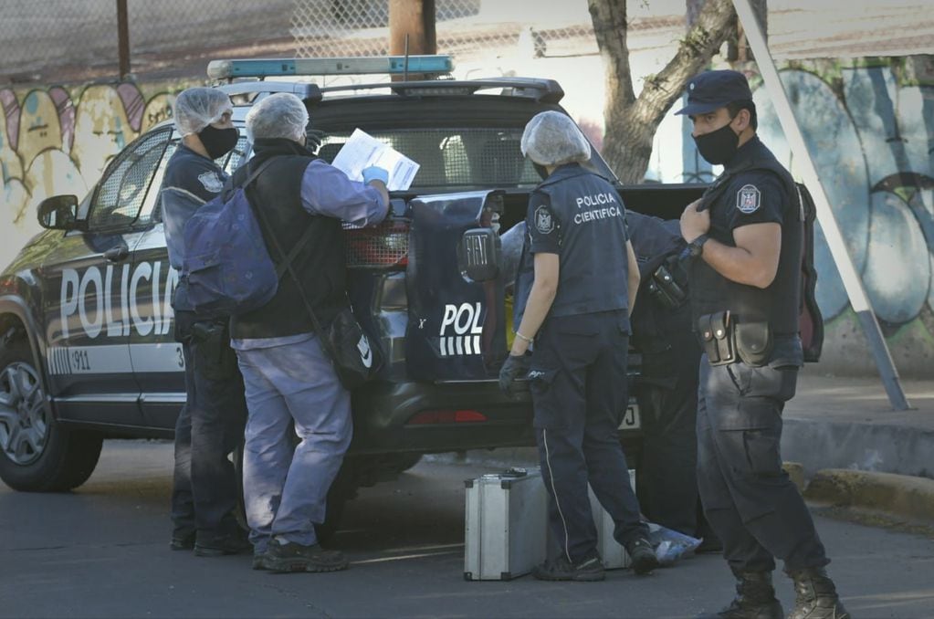 La policía considera al detenido como un preso "peligroso
" Foto: Orlando Pelichotti / Los Andes.
