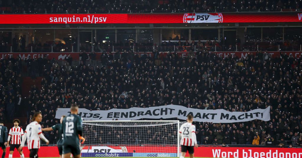 El homenaje del PSV a Thijs Slegers