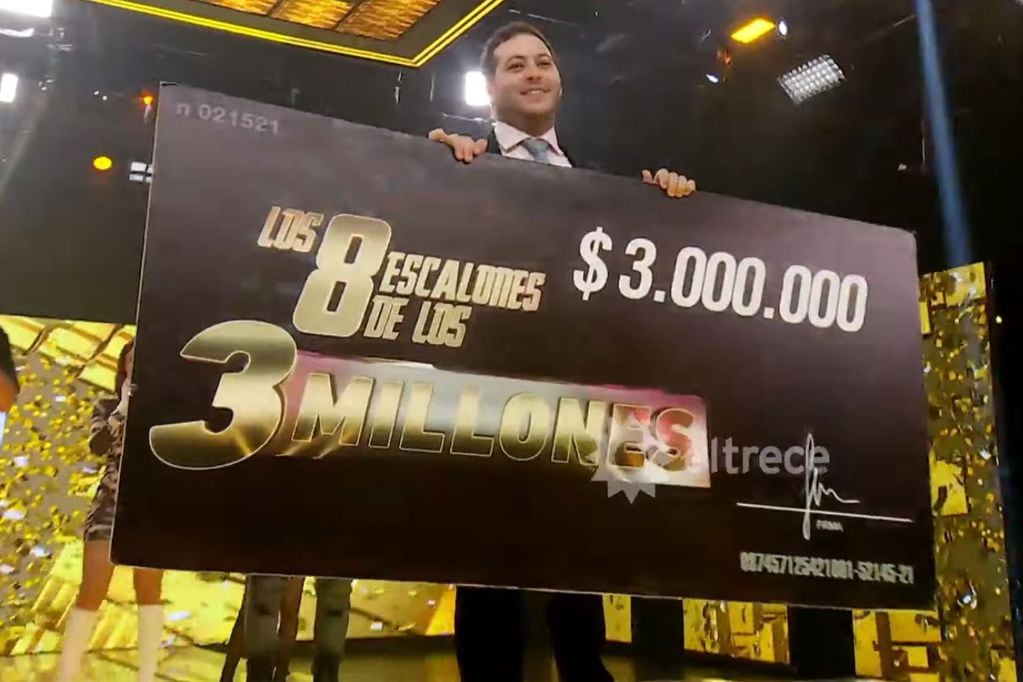 Quién es Julián, el médico cirujano que ganó $3 millones en "Los 8 escalones" (Captura de pantalla)