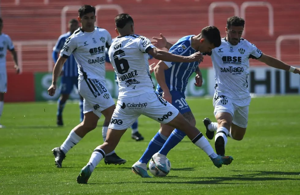 Godoy Cruz enfrenta a Central Córdoba de Santiago del Estero por la segunda fecha de la Copa de la Liga / José Gutiérrez.