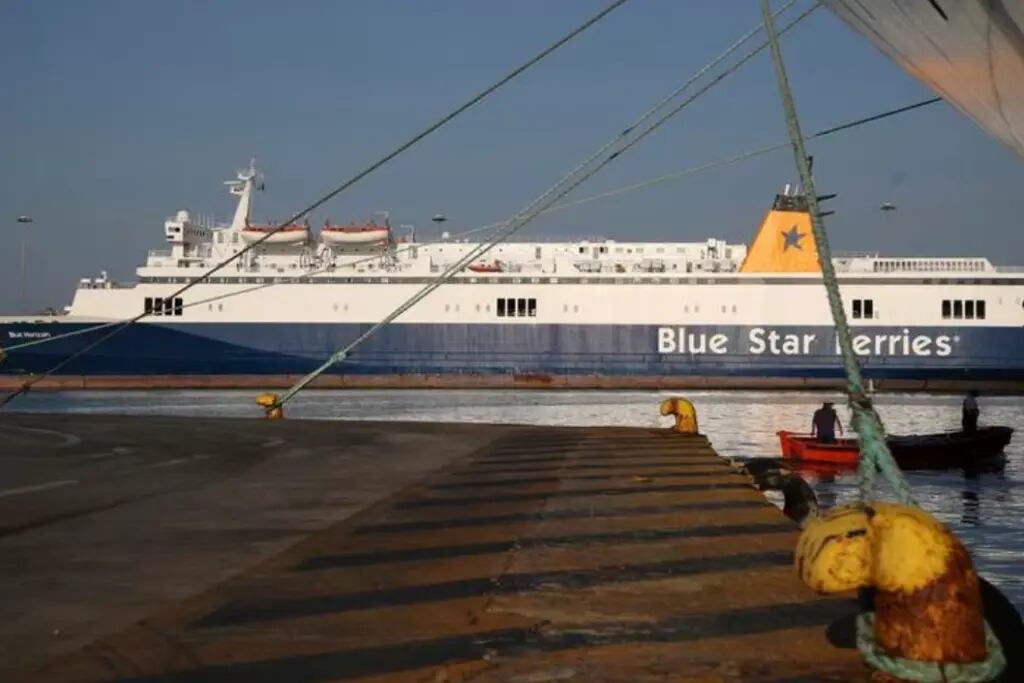 Grecia: tripulantes de un ferry aventaron al mar a un pasajero, quien falleció