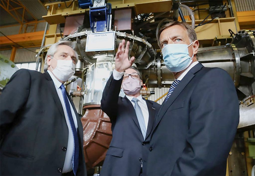 El presidente Fernández y el gobernador Suarez recorrieron el jueves las instalaciones de la metalurgica