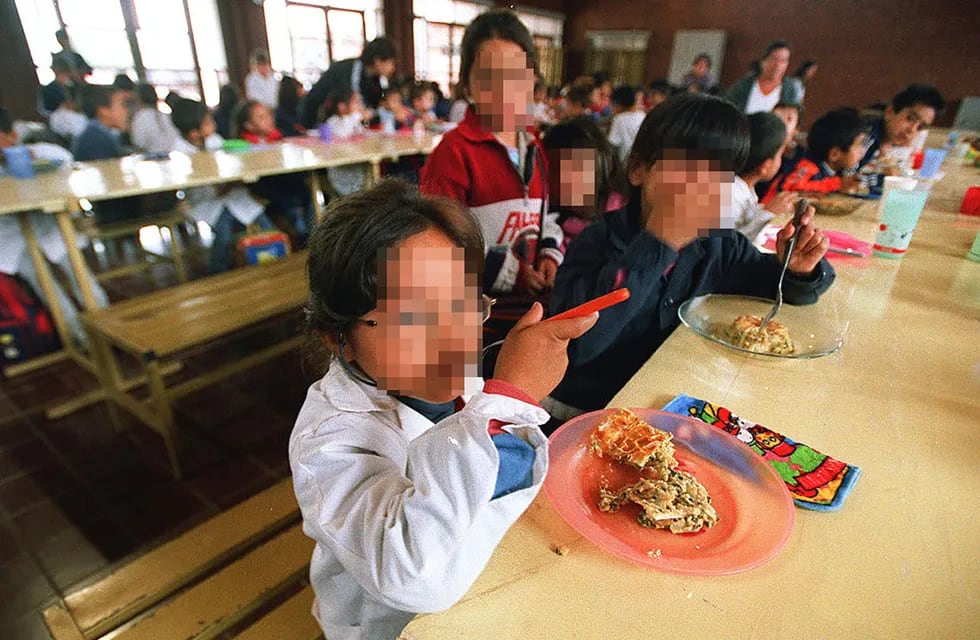 Docentes aseguran que, para muchos niños, la ración de alimentos que reciben en las escuelas es la única comida del día. | Imagen ilustrativa / Archivo Los Andes