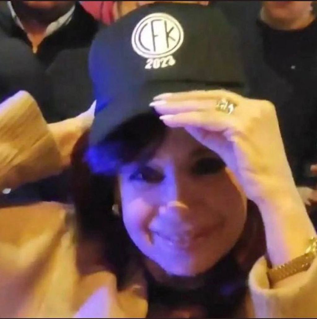 Cristina usó una gorra que decía "CFK 2023"
