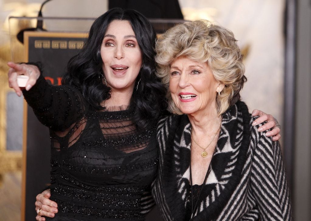 Cher reconoce que parte de su mantenimiento es herencia genética de su madre