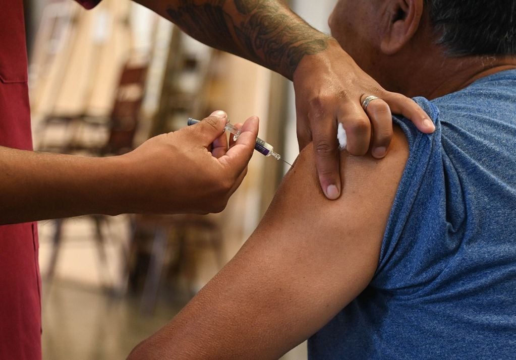Ya está en marcha la Campaña de vacunación antigripal 2024 con la intención de lograr inmunizar de manera prioritaria a los grupos de mayor riesgo en Mendoza antes del invierno, cuando aumenta la circulación.
