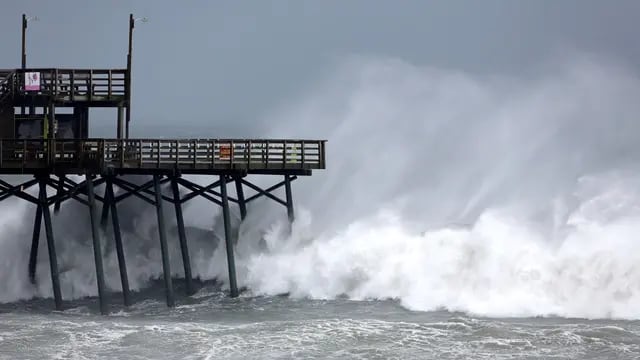 El huracán está a menos de 24 horas de hacer su desembarco en gran parte de la costa este de Estados Unidos. Las fotos más impactantes.