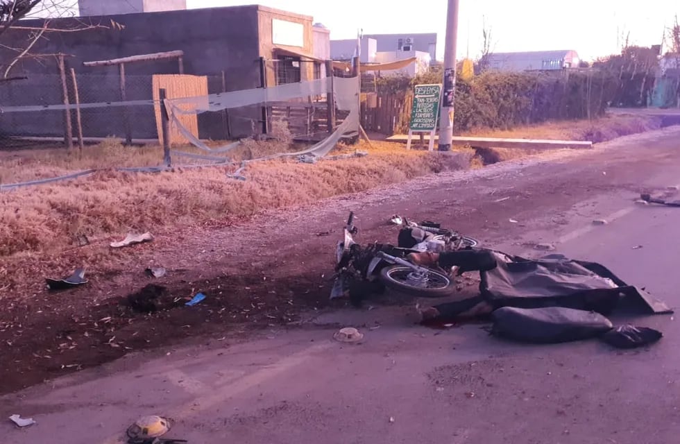 Un motociclista murió tras perder el dominio de su moto e impactar contra el asfalto en Fray Luis Beltrán. Ministerio de Seguridad.