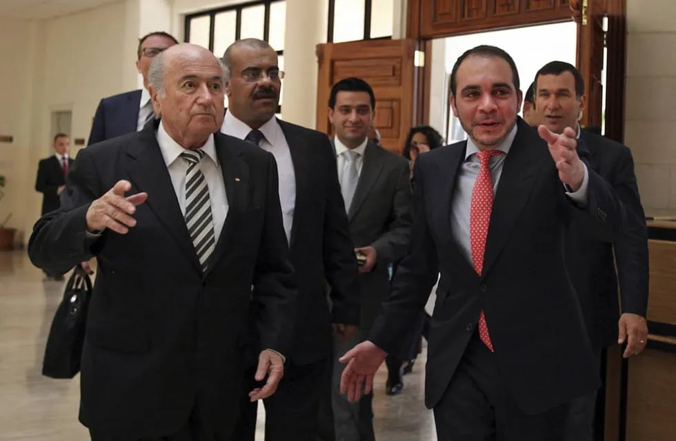  Elecciones de FIFA: el príncipe jordano Ali Bin Al Husein desafía a Blatter