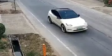 Un Tesla atropelló y mató a dos personas